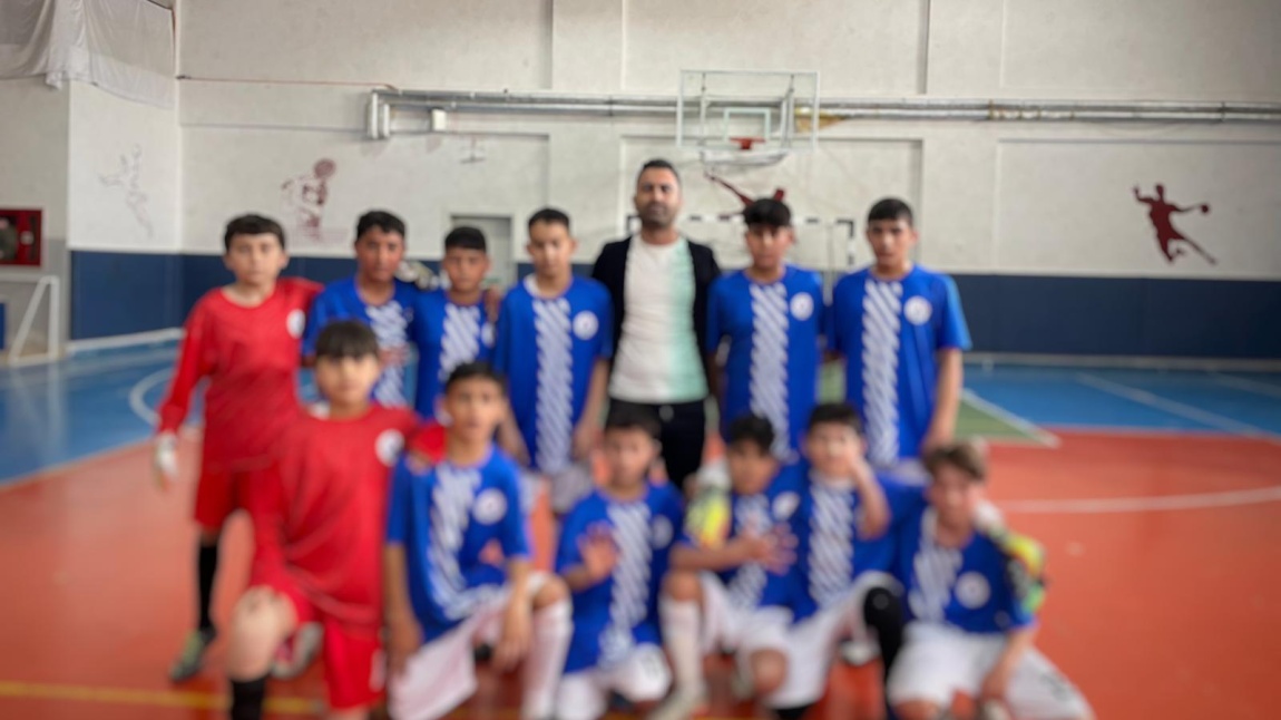 Okul Takımlarımız Gençlik Ve Spor Bakanlığı Tarafından Düzenlenen Ankara Okul Sporları Voleybol  Ve  Futbol Turnuvalarından Dereceler İle Dönüldü